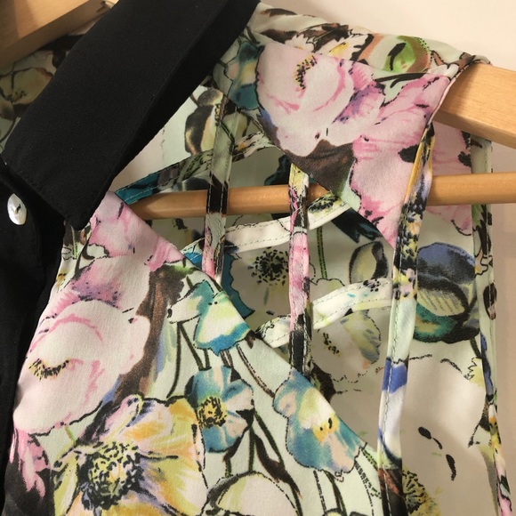 Love Tree Sleeveless Blouse - Picture 1 of 9